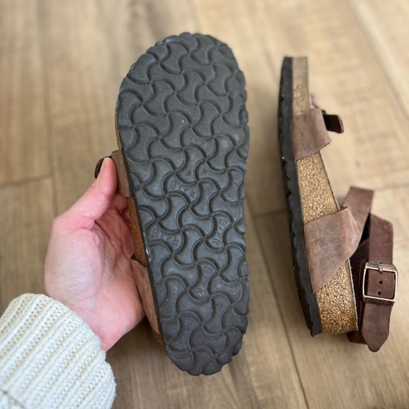 Birkenstock Yara Oiled Leather Sandal - Picture 8 of 10